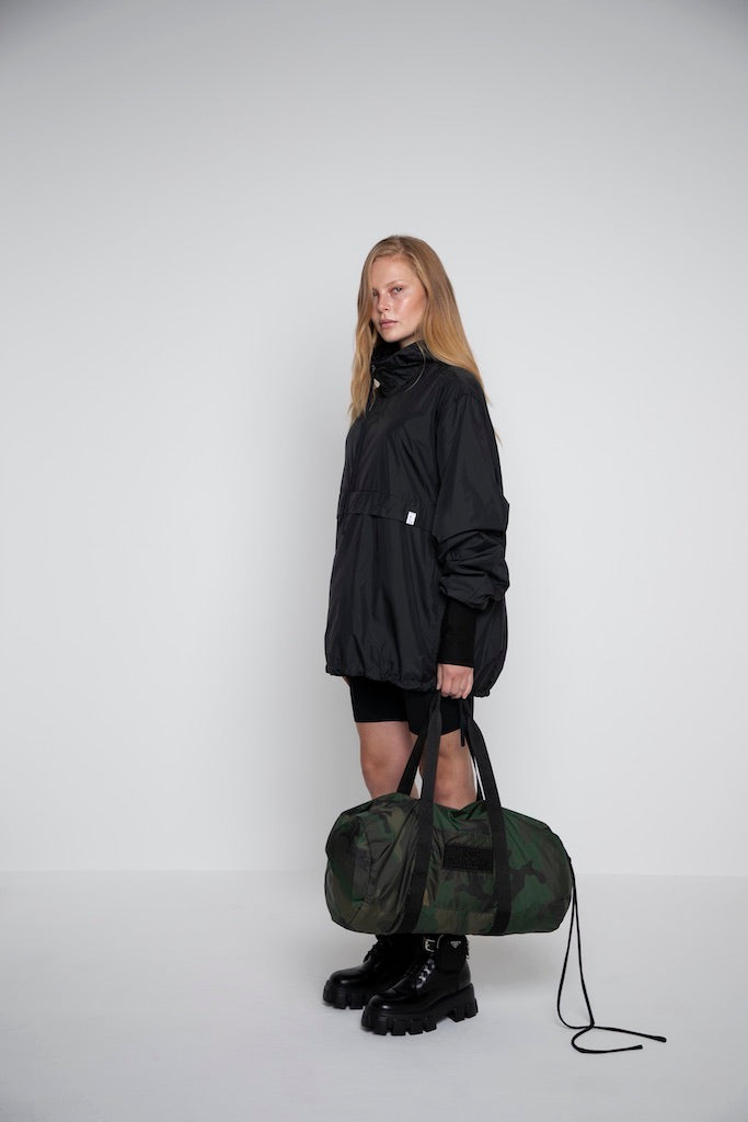 OVERSIZED LIGHTWEIGHT WINDBREAKER