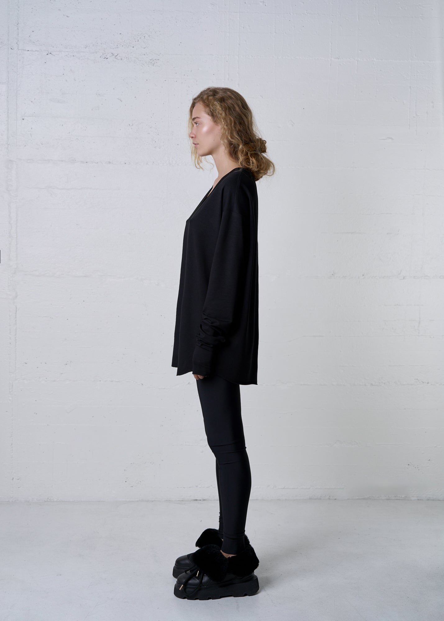 MODAL V-NECK LONG SLEEVE SHIRT BLACK